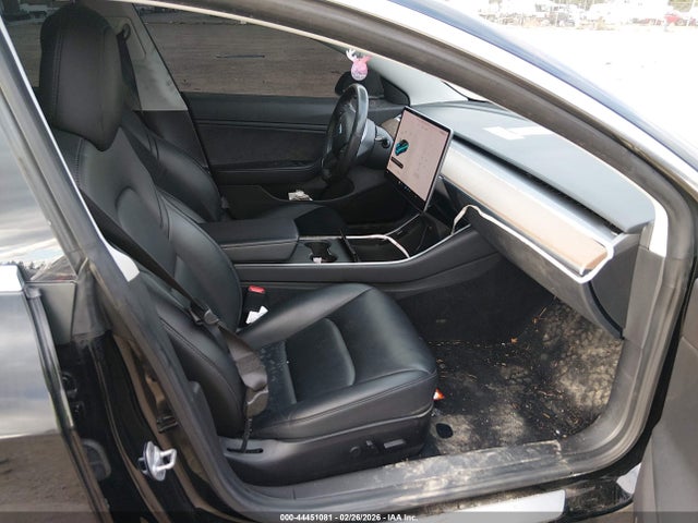 2019 TESLA MODEL 3 5YJ3E1EA4KF305611 Photo 4