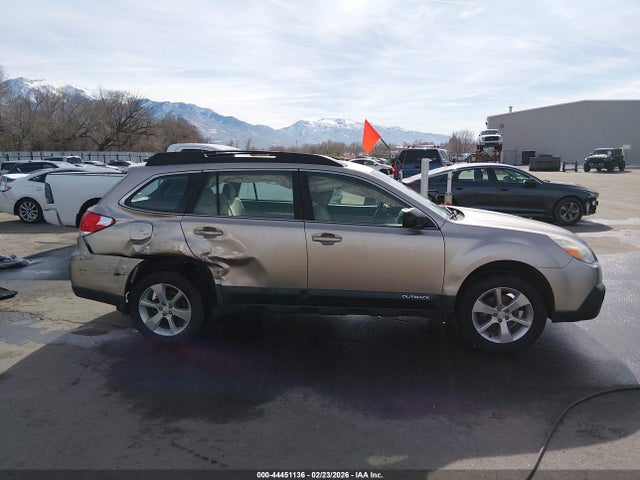 44451136 :رقم المزاد ، 4S4BRCAC6E3322569 vin ، 2014 Subaru Outback 2.5i مزاد بيع