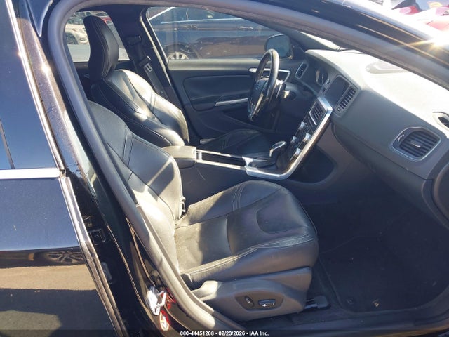 Volvo S60 T6 Drive-e Platinum 2016 YV149MFM1G2397879 Image 5