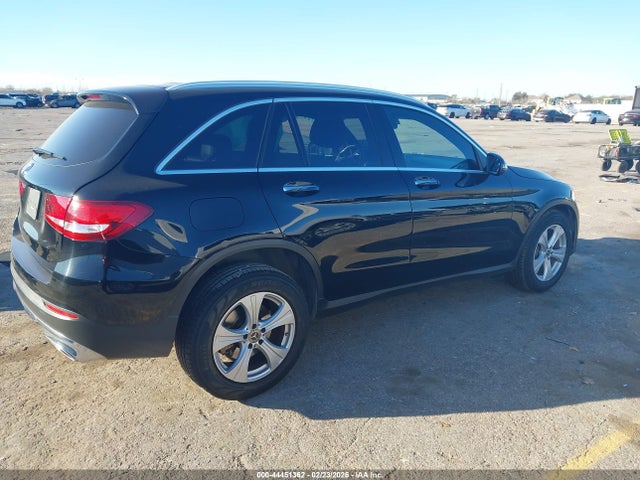 2017 Mercedes-benz Glc 300 მანქანა იყიდება აუქციონზე, vin: WDC0G4JB5HV011667, აუქციონის ნომერი: 44451362