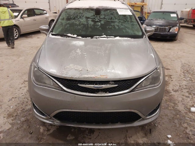 2018 Chrysler Pacifica Touring L Plus მანქანა იყიდება აუქციონზე, vin: 2C4RC1EG9JR315672, აუქციონის ნომერი: 44451405