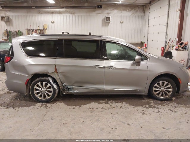 2018 Chrysler Pacifica Touring L Plus მანქანა იყიდება აუქციონზე, vin: 2C4RC1EG9JR315672, აუქციონის ნომერი: 44451405