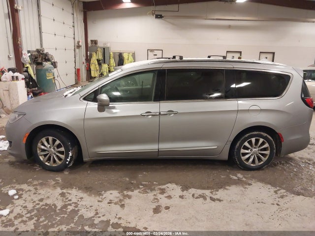 2018 Chrysler Pacifica Touring L Plus მანქანა იყიდება აუქციონზე, vin: 2C4RC1EG9JR315672, აუქციონის ნომერი: 44451405