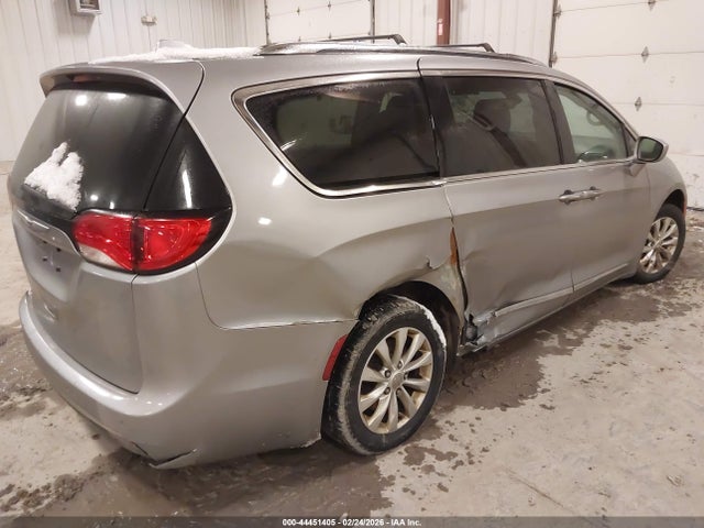 2018 Chrysler Pacifica Touring L Plus მანქანა იყიდება აუქციონზე, vin: 2C4RC1EG9JR315672, აუქციონის ნომერი: 44451405