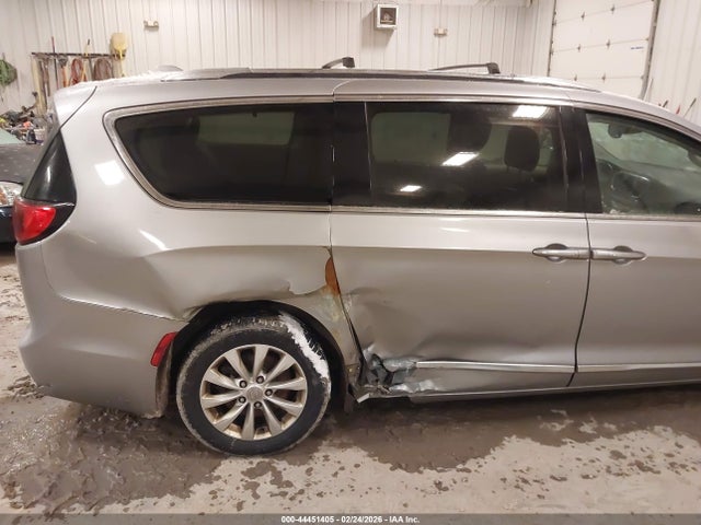 2018 Chrysler Pacifica Touring L Plus მანქანა იყიდება აუქციონზე, vin: 2C4RC1EG9JR315672, აუქციონის ნომერი: 44451405