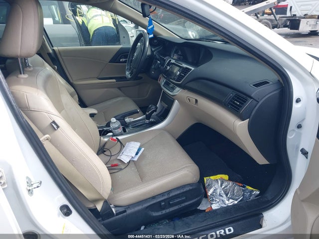 44451431 :رقم المزاد ، 1HGCR2F87FA131734 vin ، 2015 Honda Accord Ex-l مزاد بيع
