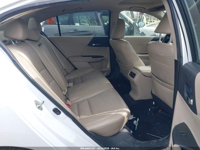 44451431 :رقم المزاد ، 1HGCR2F87FA131734 vin ، 2015 Honda Accord Ex-l مزاد بيع