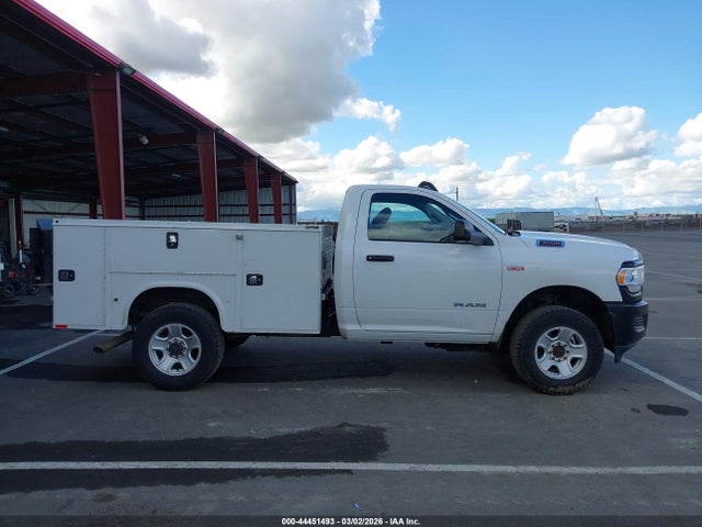 3C7WR3AJ0LG266260 RAM 3500 Tradesman 4x4 8&#039; Box
