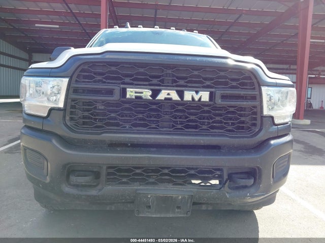 3C7WR3AJ0LG266260 RAM 3500 Tradesman 4x4 8&#039; Box
