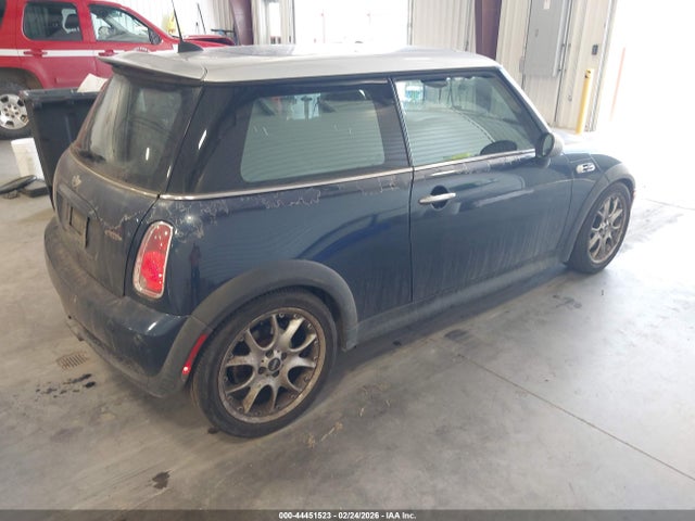 2006 MINI COOPER S WMWRE33596TL18446 Photo 3