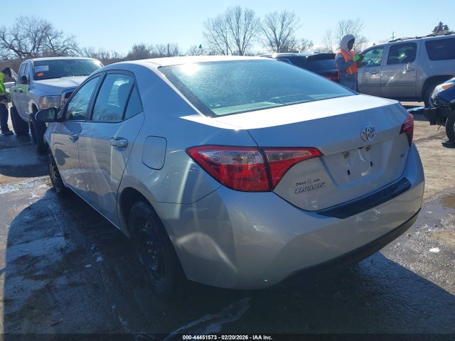 2019 TOYOTA COROLLA 5YFBURHE2KP909643 Photo 2