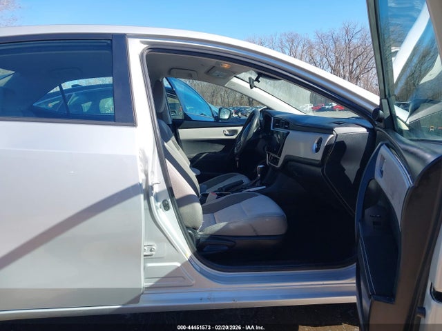 2019 TOYOTA COROLLA 5YFBURHE2KP909643 Photo 4