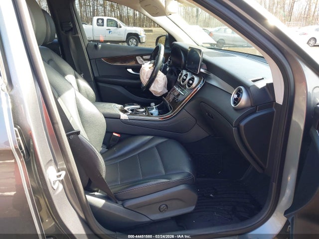 2016 Mercedes-benz Glc 300 4matic მანქანა იყიდება აუქციონზე, vin: WDC0G4KB2GF016137, აუქციონის ნომერი: 44451580