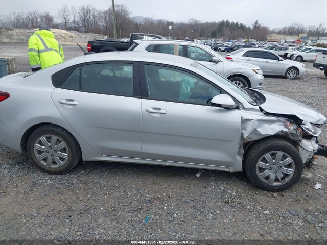3KPA24AD2ME395027 KIA RIO LX