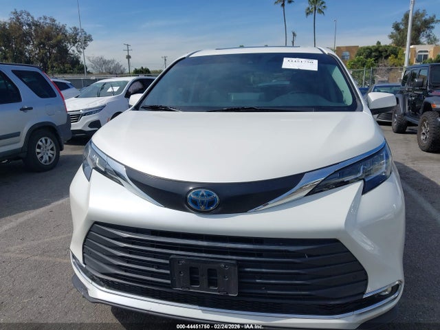 5TDJRKEC1MS037764 Toyota SIENNA XLE