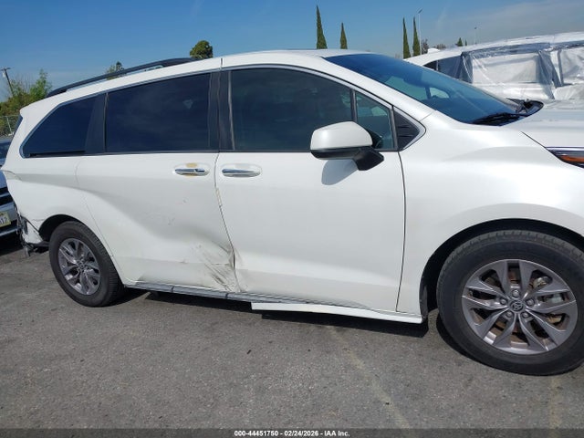 5TDJRKEC1MS037764 Toyota SIENNA XLE