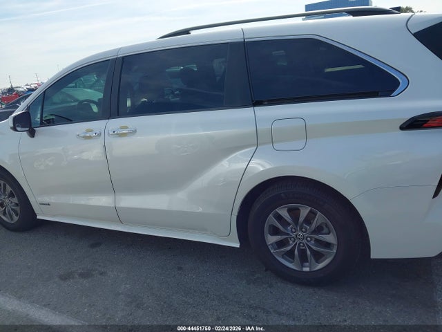 5TDJRKEC1MS037764 Toyota SIENNA XLE