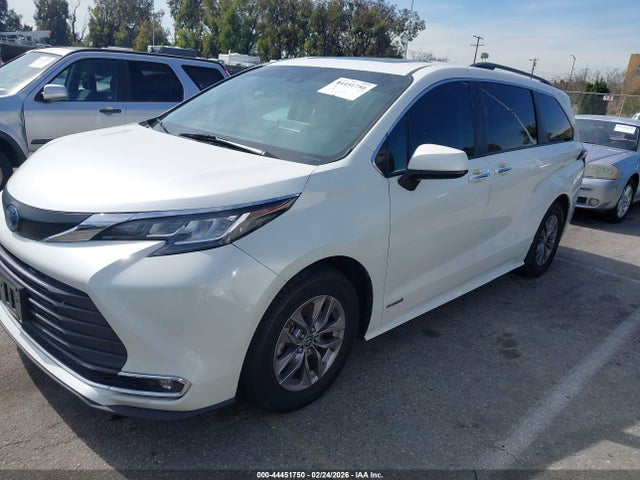 5TDJRKEC1MS037764 Toyota SIENNA XLE