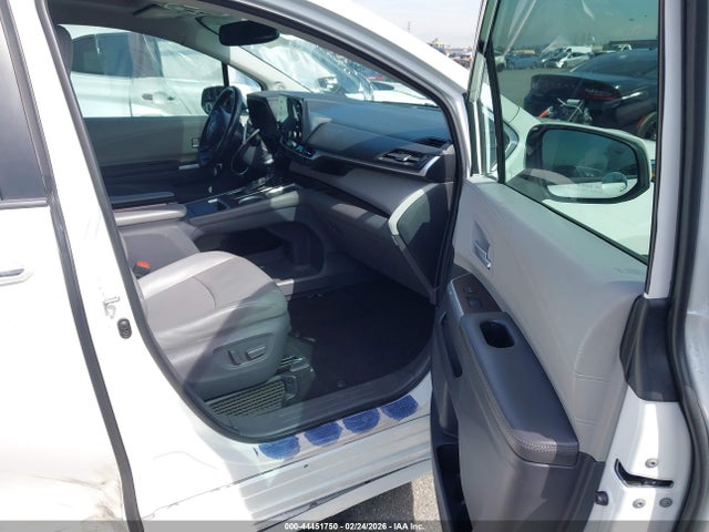 5TDJRKEC1MS037764 Toyota SIENNA XLE