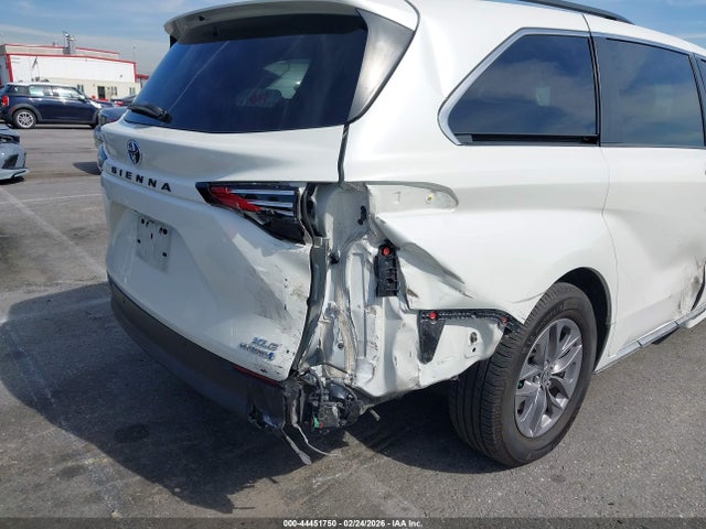 5TDJRKEC1MS037764 Toyota SIENNA XLE