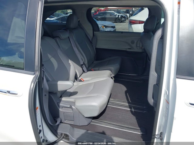 5TDJRKEC1MS037764 Toyota SIENNA XLE