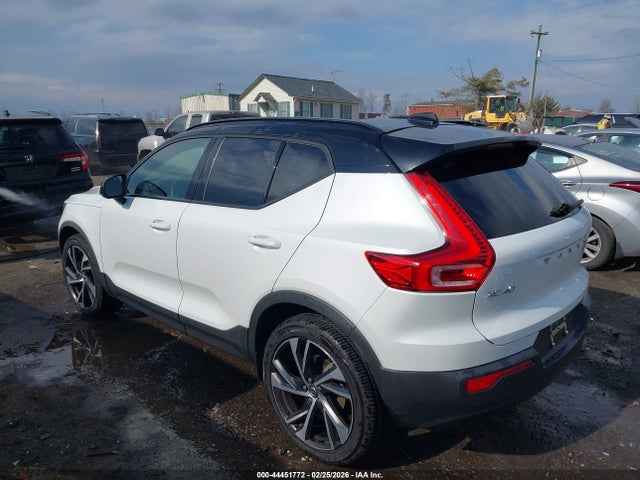 2021 VOLVO XC40 YV4162UM6M2539824 Photo 2