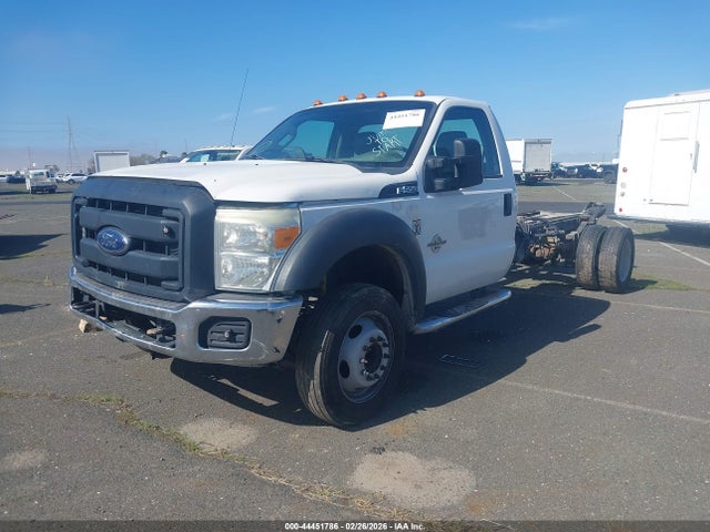 Ford F-550 Chassis Xl 2015 1FDUF5GT6FEA78383 Image 2