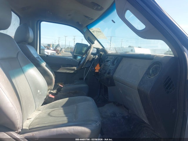 Ford F-550 Chassis Xl 2015 1FDUF5GT6FEA78383 Image 7