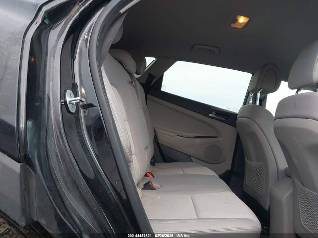 KM8J3CA42JU746762 Hyundai TUCSON SEL