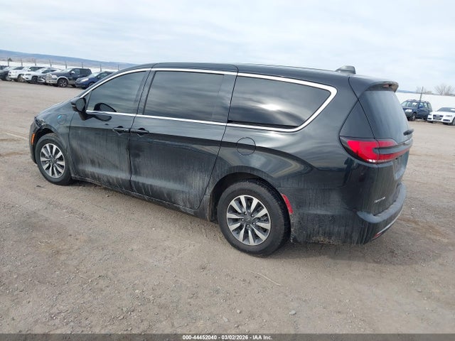 2022 CHRYSLER PACIFICA HYBRID 2C4RC1L74NR121415 Photo 2