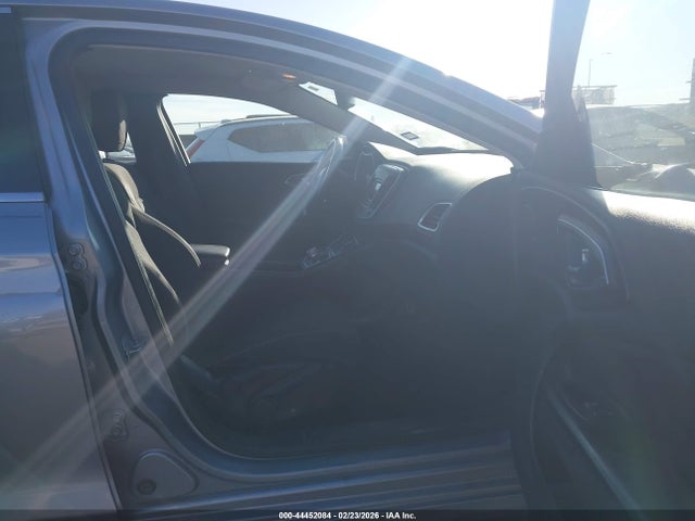 Aukcja sprzedaży 2015 Chrysler 200 Limited, vin: 1C3CCCAB3FN616474, numer aukcji: 44452084