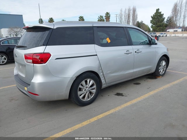 KIA SEDONA LX 2015 KNDMB5C18F6045965 Image 4