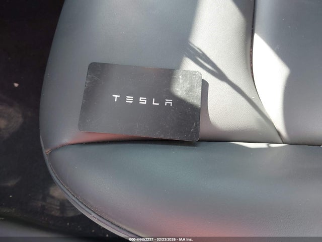 2024 Tesla Model Y Long Range Dual Motor All-wheel Drive მანქანა იყიდება აუქციონზე, vin: 7SAYGDEE6RA305317, აუქციონის ნომერი: 44452227