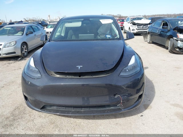 2024 Tesla Model Y Long Range Dual Motor All-wheel Drive მანქანა იყიდება აუქციონზე, vin: 7SAYGDEE6RA305317, აუქციონის ნომერი: 44452227