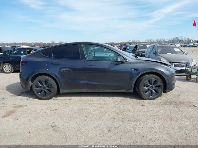 2024 Tesla Model Y Long Range Dual Motor All-wheel Drive მანქანა იყიდება აუქციონზე, vin: 7SAYGDEE6RA305317, აუქციონის ნომერი: 44452227