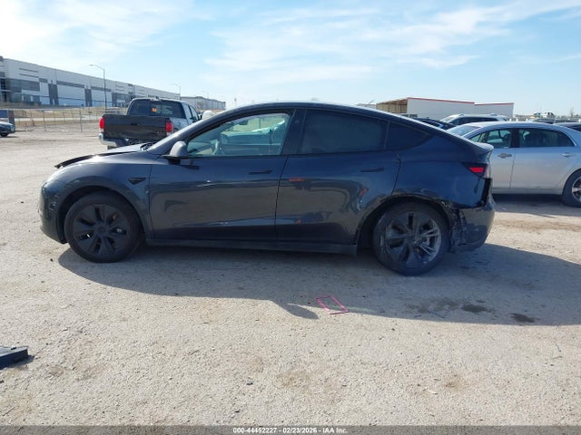 2024 Tesla Model Y Long Range Dual Motor All-wheel Drive მანქანა იყიდება აუქციონზე, vin: 7SAYGDEE6RA305317, აუქციონის ნომერი: 44452227