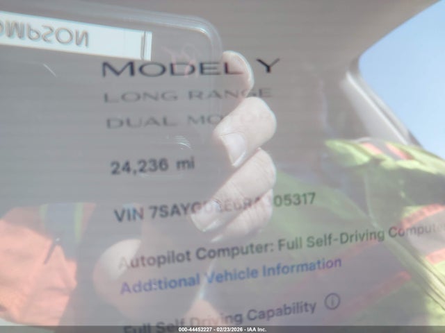 2024 Tesla Model Y Long Range Dual Motor All-wheel Drive მანქანა იყიდება აუქციონზე, vin: 7SAYGDEE6RA305317, აუქციონის ნომერი: 44452227