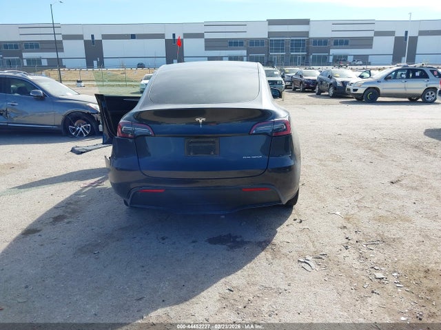 2024 Tesla Model Y Long Range Dual Motor All-wheel Drive მანქანა იყიდება აუქციონზე, vin: 7SAYGDEE6RA305317, აუქციონის ნომერი: 44452227