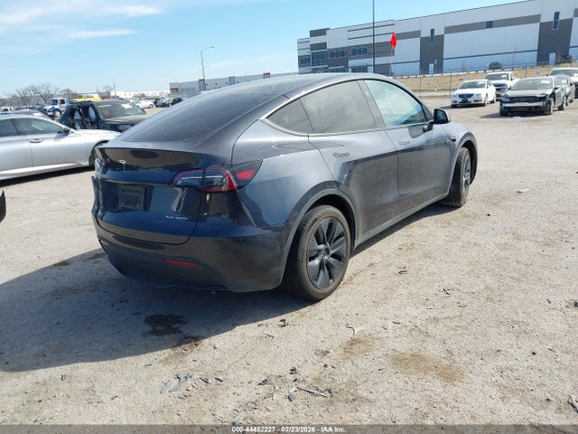 2024 Tesla Model Y Long Range Dual Motor All-wheel Drive მანქანა იყიდება აუქციონზე, vin: 7SAYGDEE6RA305317, აუქციონის ნომერი: 44452227