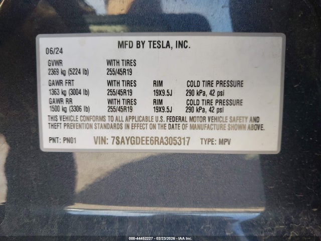 2024 Tesla Model Y Long Range Dual Motor All-wheel Drive მანქანა იყიდება აუქციონზე, vin: 7SAYGDEE6RA305317, აუქციონის ნომერი: 44452227