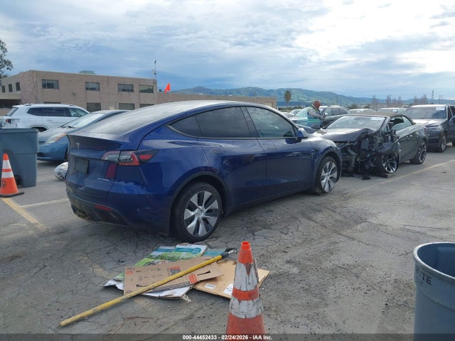 2023 TESLA MODEL Y 7SAYGDEE8PF701605 Photo 3