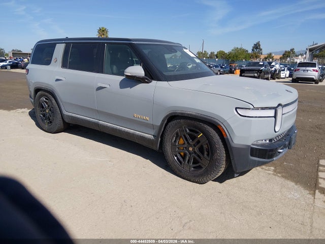 2023 RIVIAN R1S 7PDSGABA0PN019590