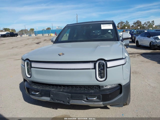 7PDSGABA0PN019590 Rivian R1s Adventure