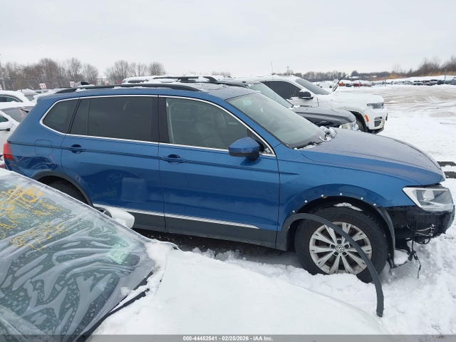 2018 Volkswagen Tiguan 2.0t Se/2.0t Sel მანქანა იყიდება აუქციონზე, vin: 3VV2B7AX4JM016158, აუქციონის ნომერი: 44452541