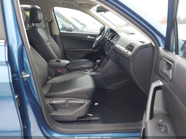 2018 Volkswagen Tiguan 2.0t Se/2.0t Sel მანქანა იყიდება აუქციონზე, vin: 3VV2B7AX4JM016158, აუქციონის ნომერი: 44452541