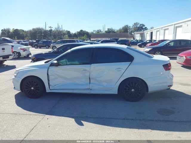 44452635 :رقم المزاد ، 3VWD17AJ2GM267269 vin ، 2016 Volkswagen Jetta 1.8t Sport مزاد بيع