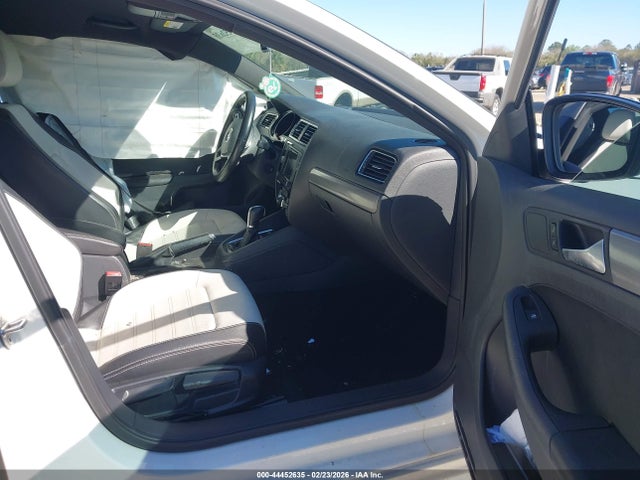 44452635 :رقم المزاد ، 3VWD17AJ2GM267269 vin ، 2016 Volkswagen Jetta 1.8t Sport مزاد بيع