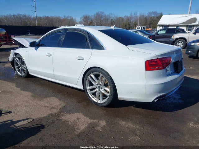 2013 AUDI S8 WAUD2AFD1DN031887 Photo 2