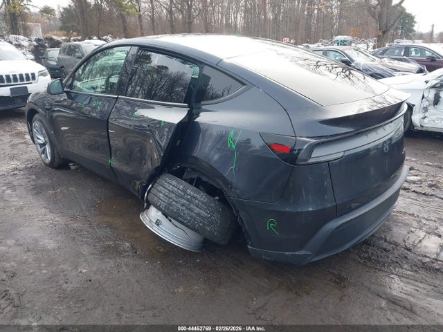 2026 TESLA MODEL Y 7SAYGDEE1TF553601 Photo 2