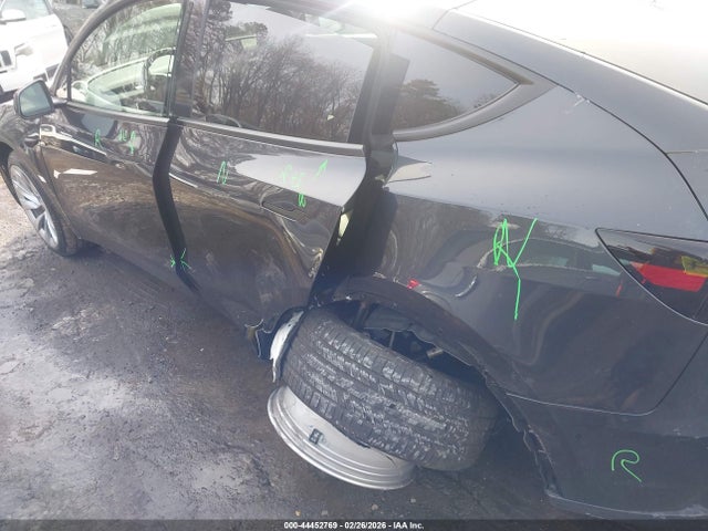 2026 TESLA MODEL Y 7SAYGDEE1TF553601 Photo 5
